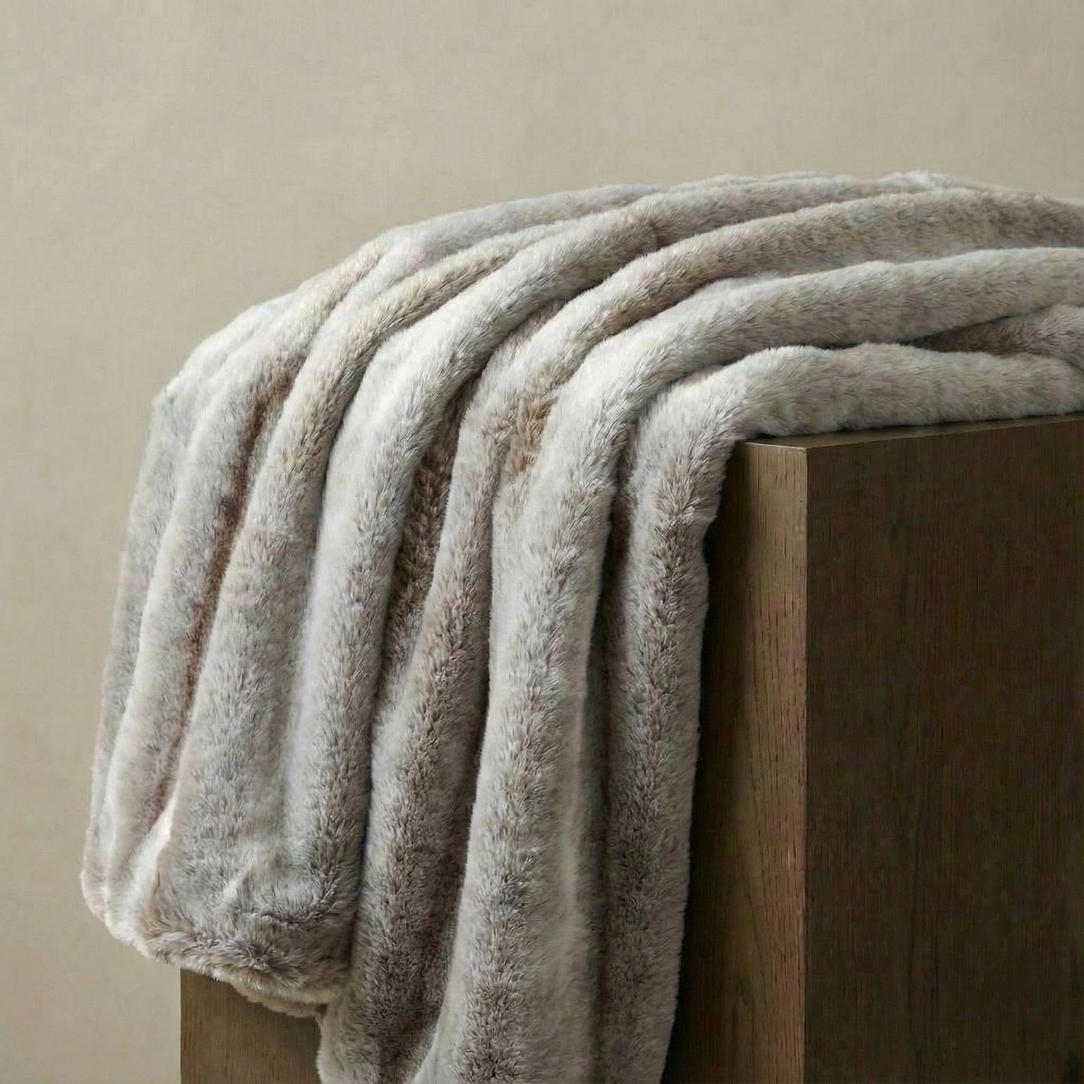 Luxe Faux-Fur Blanket Throw for Warmth & Style — Milano Design, Soft & Drape, Washable | Lumuwala