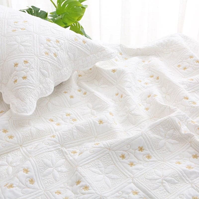 Floral Coverlet Set for Feminine Bedroom Design — Printed Cotton, Quilted, Queen 90x90in | Easy Wash, Seasonal Versatility — view 4