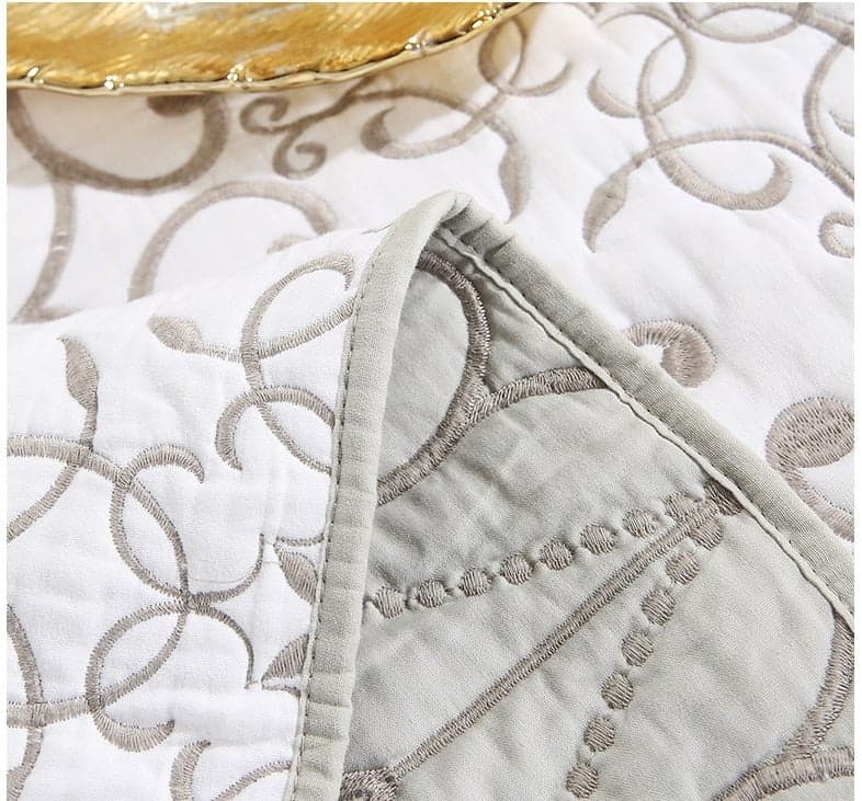Elegant Coverlet Set for Sophisticated Sleep — Marionette Design, Soft Finish, Twin/Queen/King | Lumuwala — view 3