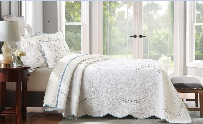 Sophisticated Coverlet Set for Elegant Sleep — Ophelia Design, Soft Finish, Twin/Queen/King | Lumuwala — view 5